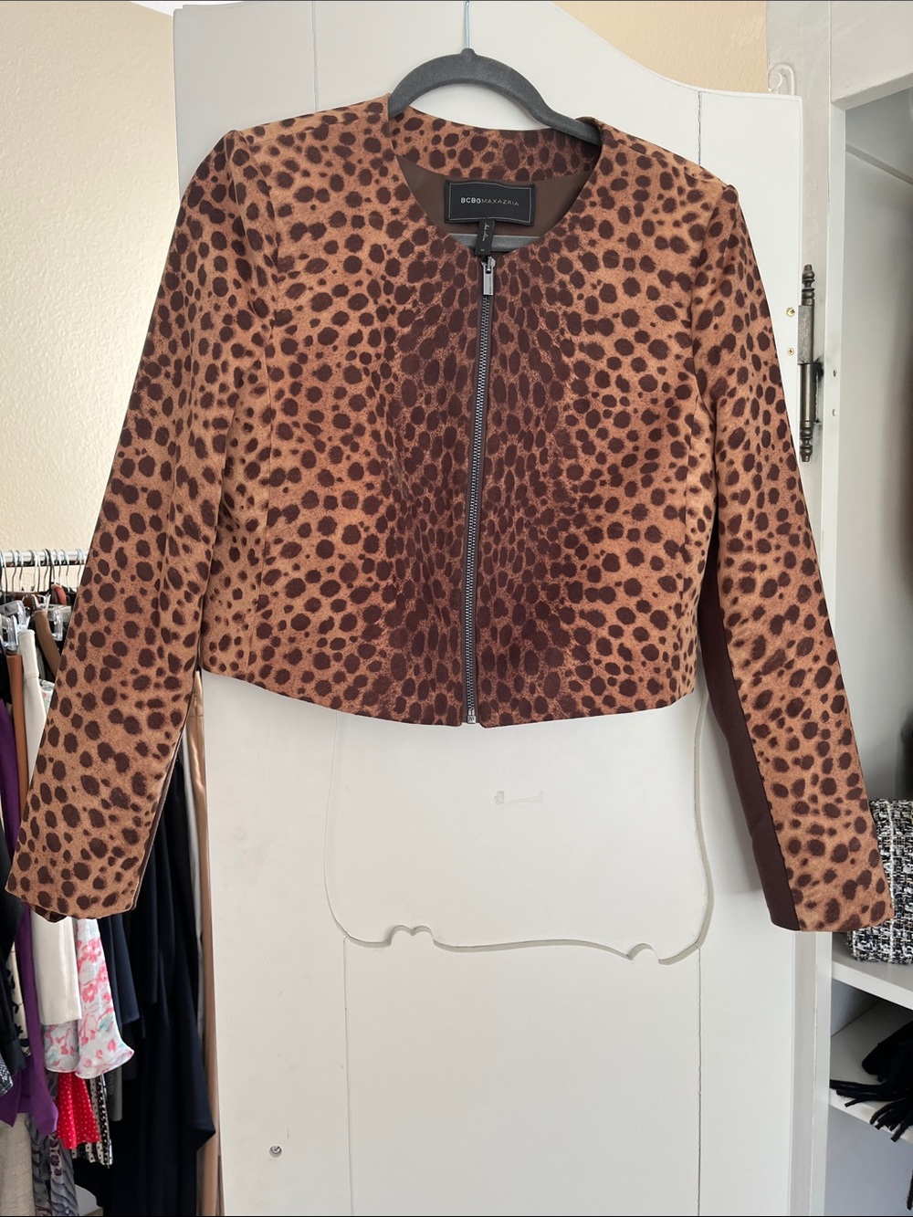 BCBGMaxAzria Leopard Print Cropped Zip Jacket in Brown